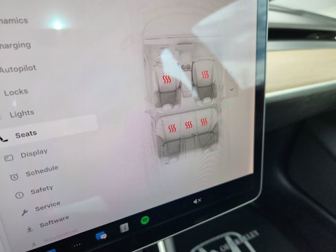 Used 2018 Tesla Model 3 Long Range image 23