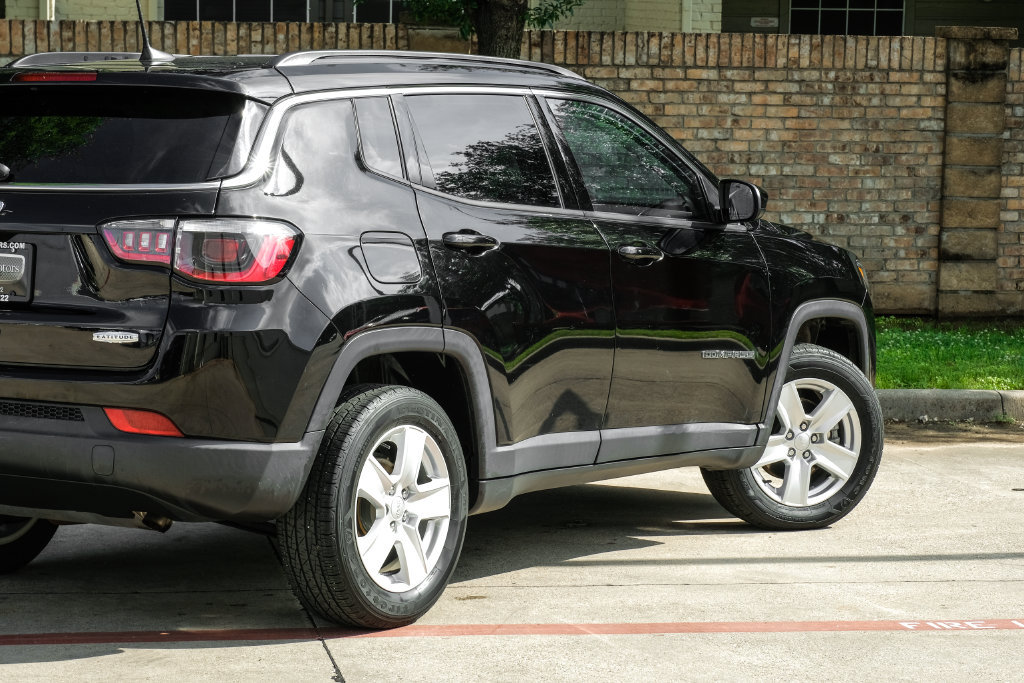 Used 2022 Jeep Compass Latitude AWD/4WD image 17