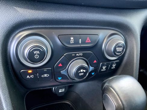 Used 2015 Dodge Dart Limited FWD image 31