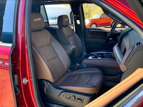 Certified 2025 Chevrolet Tahoe High Country w/ Sun And Tow Package image 9