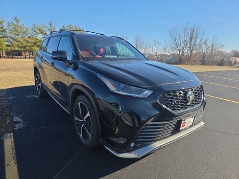 Used 2022 Toyota Highlander XSE image 3