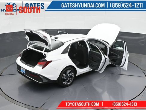Used 2025 Hyundai Elantra Sport FWD image 55