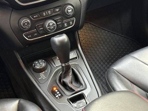 Used 2019 Jeep Cherokee Trailhawk w/ Cold Weather Group image 25