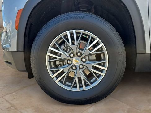 Used 2025 Chevrolet Traverse LT w/ Driver Confidence Package FWD image 14