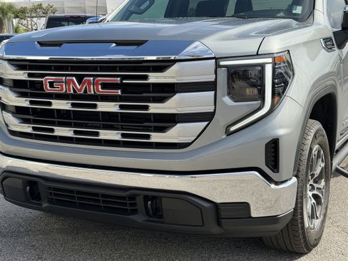 Used 2026 GMC Sierra 1500 SLE AWD/4WD image 10