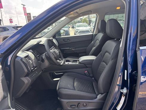 Used 2026 Nissan Pathfinder SV FWD image 29