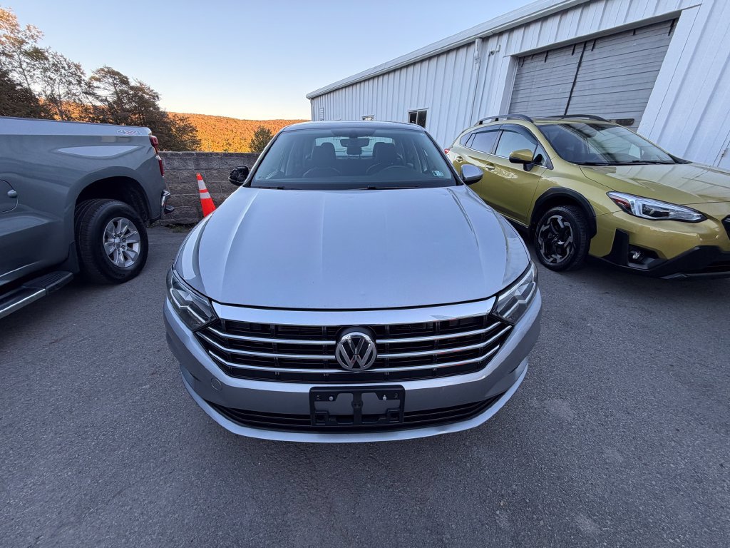 Used 2020 Volkswagen Jetta SE w/ SE Cold Weather Package FWD image 9