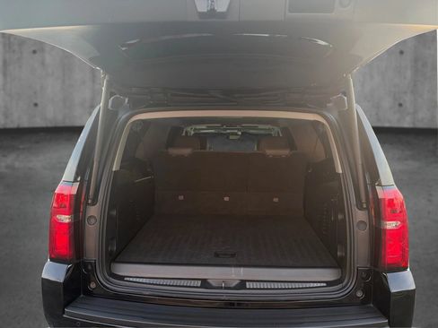 Used 2019 Chevrolet Suburban LT RWD image 13