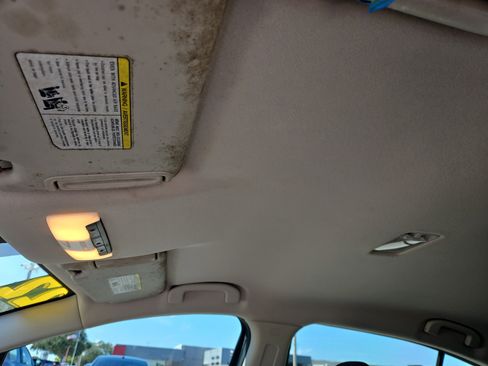 Used 2022 Nissan Versa SV image 23