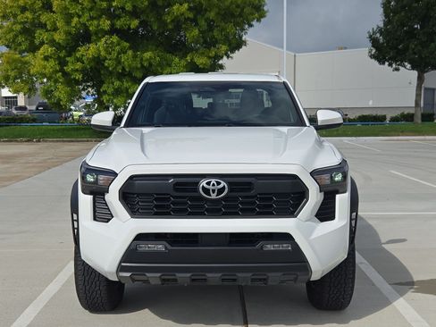 Used 2024 Toyota Tacoma TRD Off-Road AWD/4WD image 10