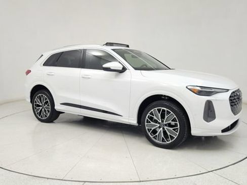Used 2025 Audi Q5 Premium Plus w/ Premium Plus AWD/4WD image 1