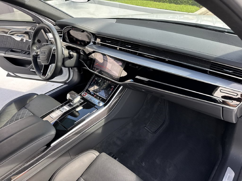 Used 2025 Audi S8 w/ Executive Package AWD/4WD image 32