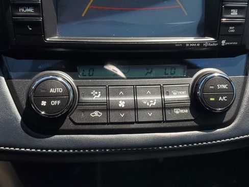 Used 2018 Toyota RAV4 Limited AWD/4WD image 30