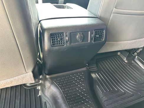 Used 2015 Toyota Tundra SR5 w/ SR5 Upgrade Package AWD/4WD image 29