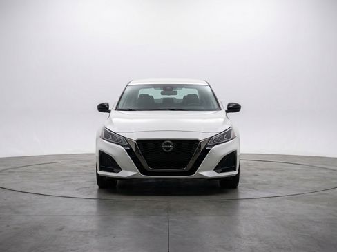 Used 2025 Nissan Altima 2.5 SV image 2