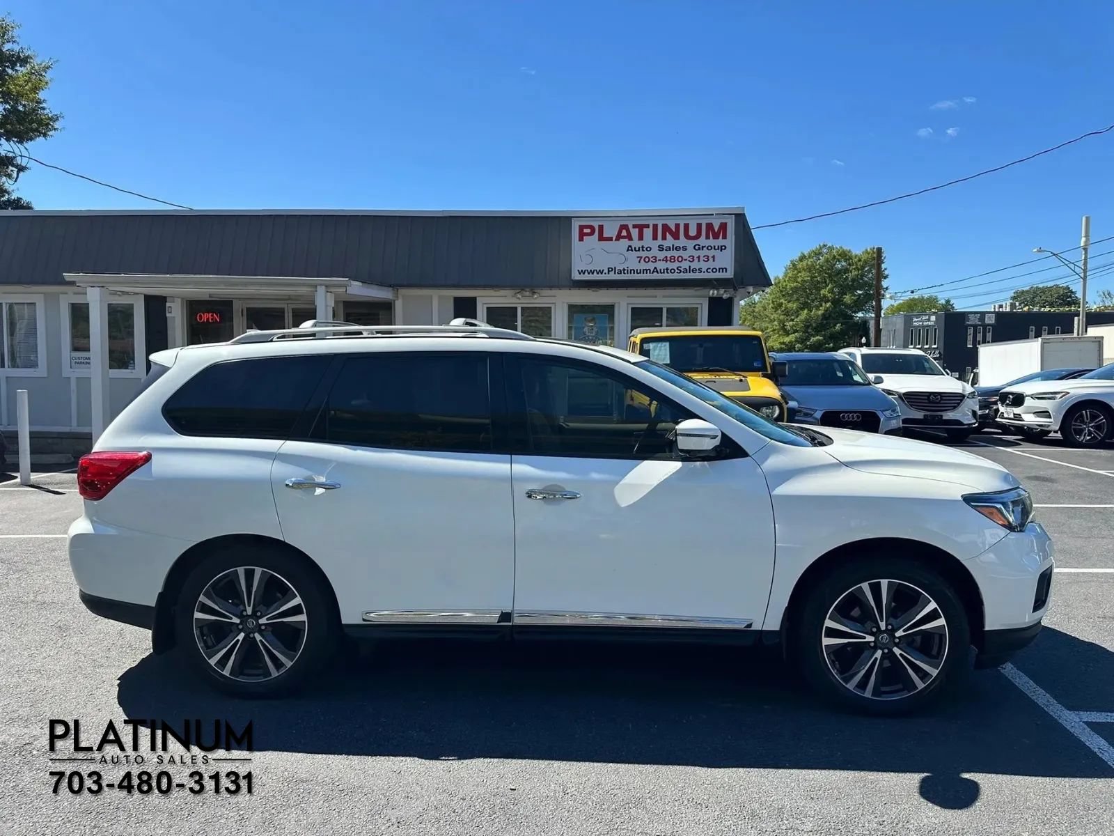 Used 2020 Nissan Pathfinder Platinum FWD image 2