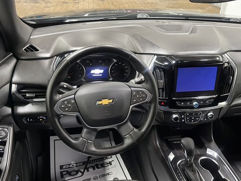 Used 2023 Chevrolet Traverse LT FWD image 3