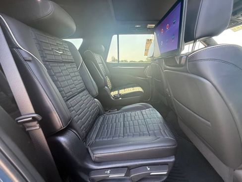 Certified 2025 Cadillac Escalade Sport Platinum w/ LPO, ONYX Package AWD/4WD image 34