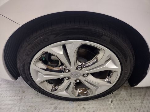 Used 2014 Hyundai Elantra GT w/ Option Group 03 FWD image 5
