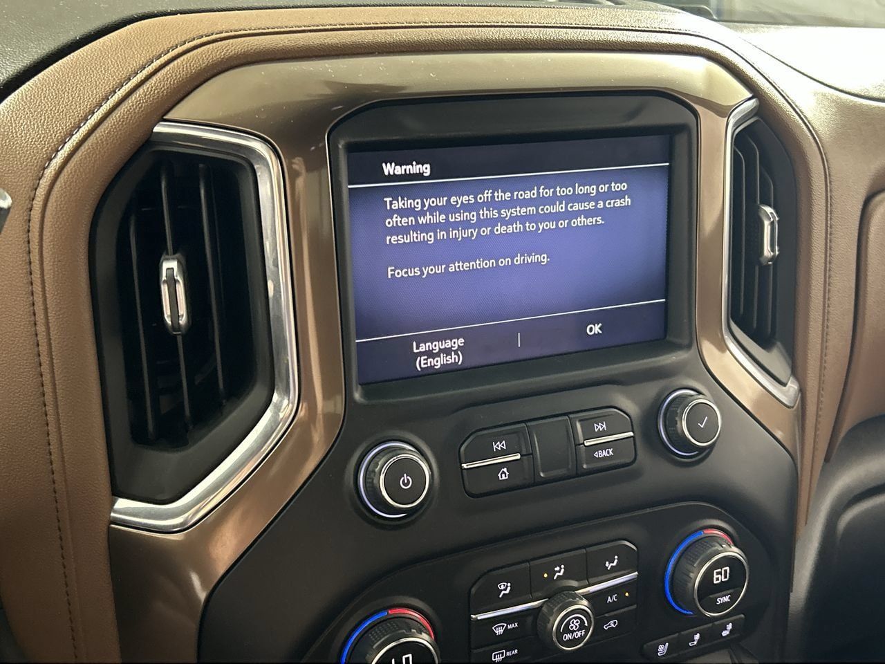 Used 2019 Chevrolet Silverado 1500 High Country w/ Technology Package AWD/4WD image 18