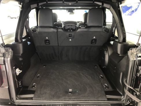 Used 2024 Jeep Wrangler Unlimited Sahara w/ Technology Group AWD/4WD image 8