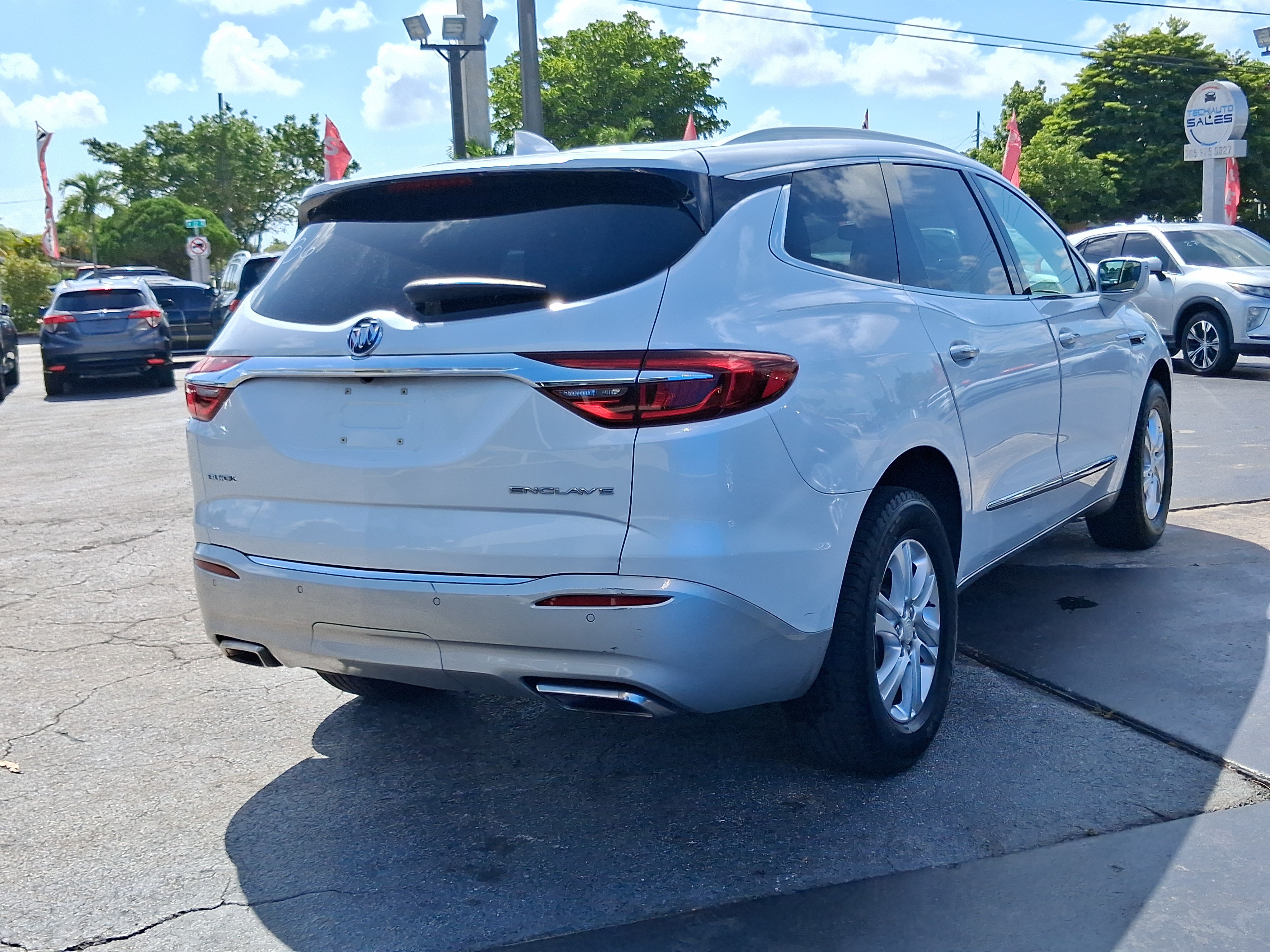 Used 2018 Buick Enclave Essence FWD image 5