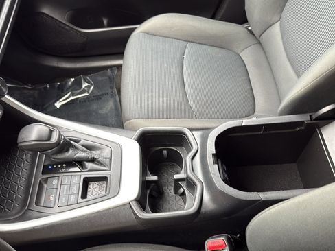 Used 2022 Toyota RAV4 LE image 38