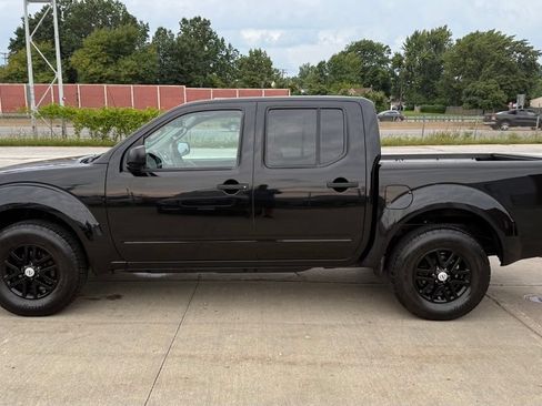 Used 2016 Nissan Frontier SV w/ SV Value Truck Package AWD/4WD image 11