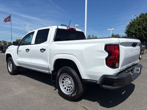 Used 2025 Chevrolet Colorado W/T RWD image 3