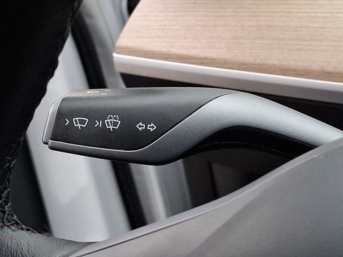 Used 2023 Tesla Model Y Long Range image 39