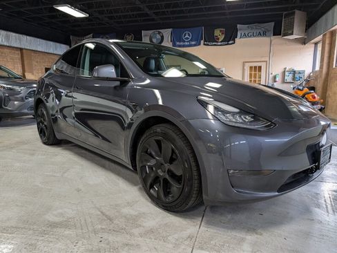 Used 2021 Tesla Model Y Long Range AWD/4WD image 1