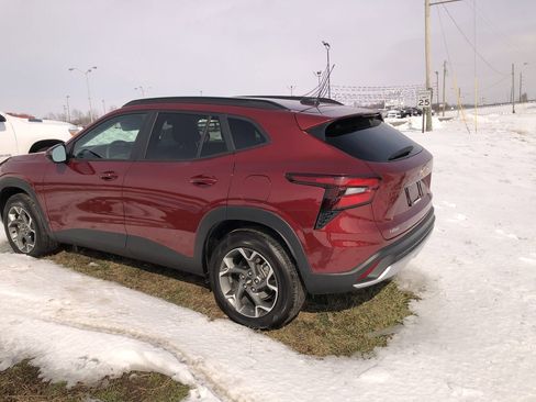 Used 2025 Chevrolet Trax LT w/ LT Convenience Package image 4
