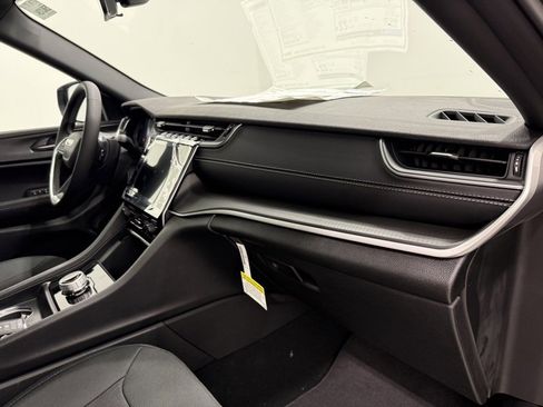 New 2025 Jeep Grand Cherokee Laredo X image 15