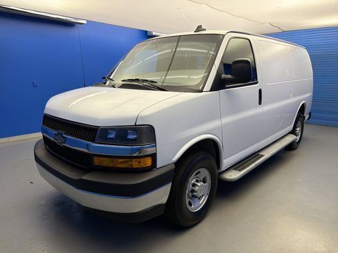 Used 2024 Chevrolet Express 2500 w/ Driver Convenience Package RWD image 4