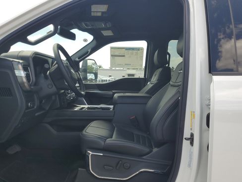 New 2025 Ford F250 Platinum w/ FX4 Off-Road Package image 16
