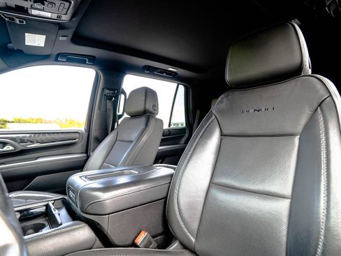 Used 2023 GMC Yukon Denali AWD/4WD image 6