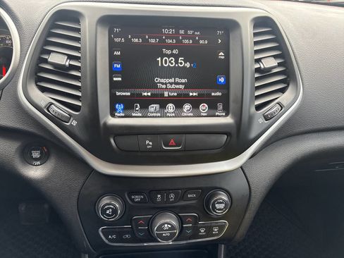 Used 2018 Jeep Cherokee Trailhawk w/ Comfort/Convenience Group image 14