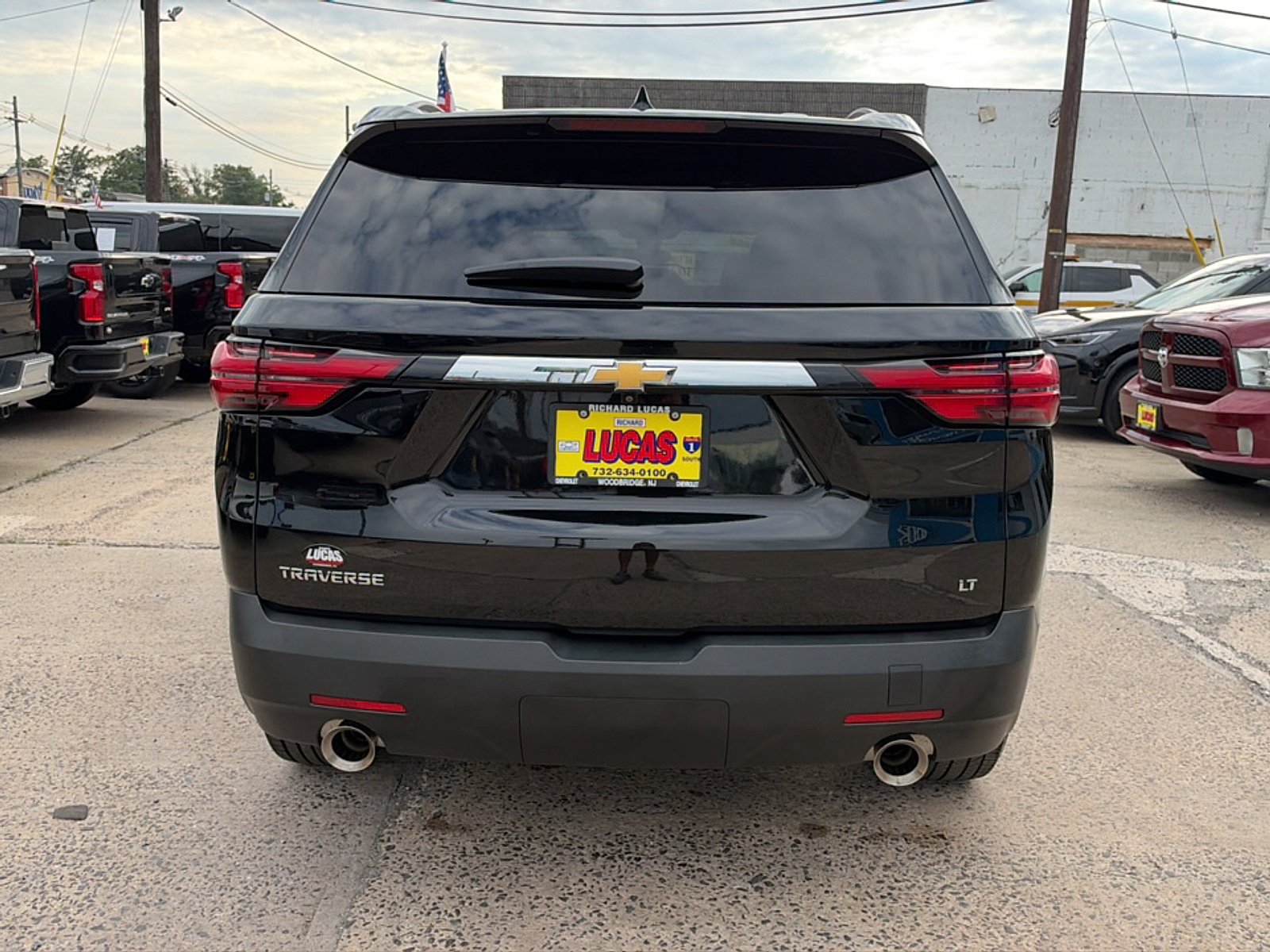 Used 2023 Chevrolet Traverse LT FWD image 6
