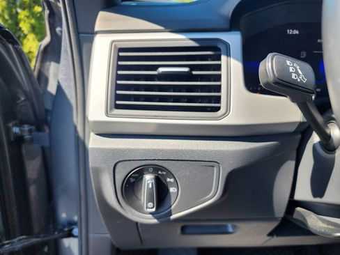 Used 2022 Volkswagen Atlas Cross Sport SE image 26