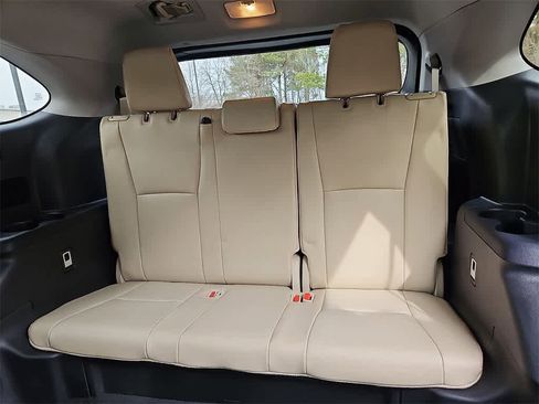 Used 2021 Toyota Highlander XLE image 11