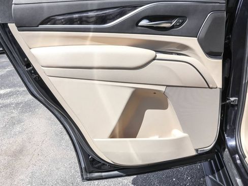 Used 2023 Cadillac Escalade Premium Luxury AWD/4WD image 31