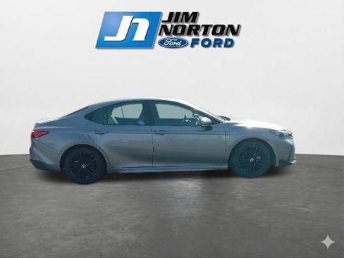 Used 2025 Toyota Camry SE FWD image 11