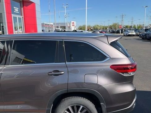 Used 2019 Toyota Highlander XLE image 2
