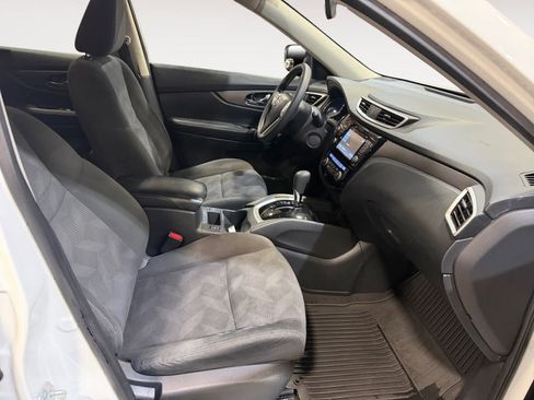 Used 2016 Nissan Rogue SV w/ SV Premium Package image 15