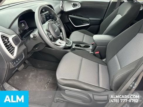 Used 2025 Kia Soul LX w/ LX Technology Package FWD image 10