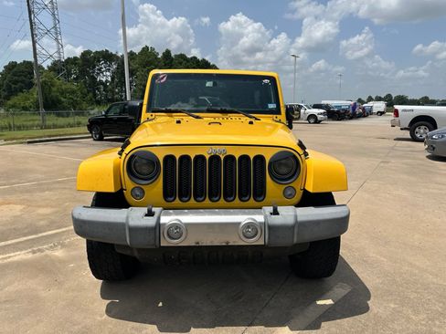 Used 2015 Jeep Wrangler Unlimited Sahara w/ Max Tow Package AWD/4WD image 2