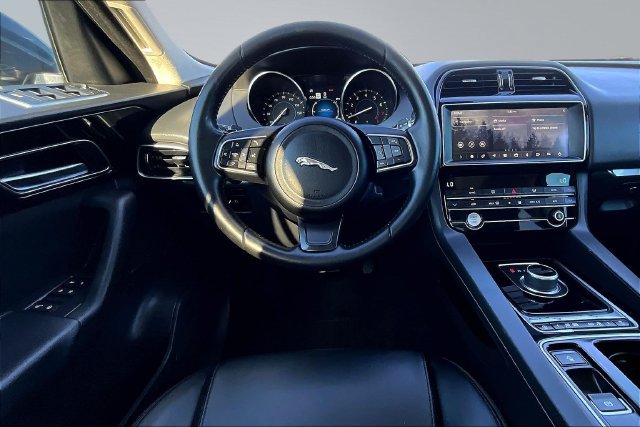 Used 2020 Jaguar F-PACE Premium AWD/4WD image 8