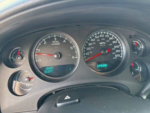 Used 2012 Chevrolet Suburban LT image 2