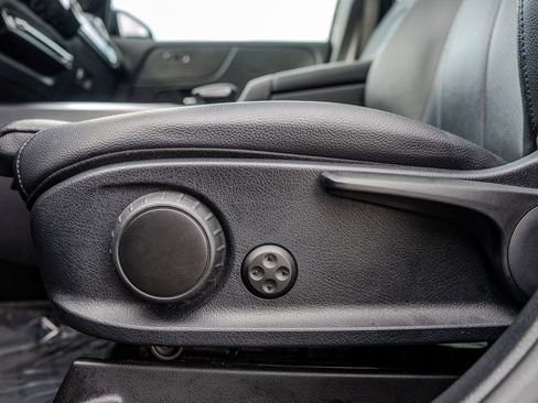 Used 2022 Mercedes-Benz GLB 250 w/ Premium Package Lite image 17