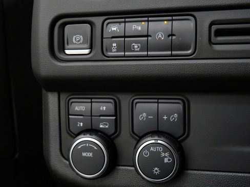 Used 2023 Chevrolet Suburban RST w/ Luxury Package AWD/4WD image 27